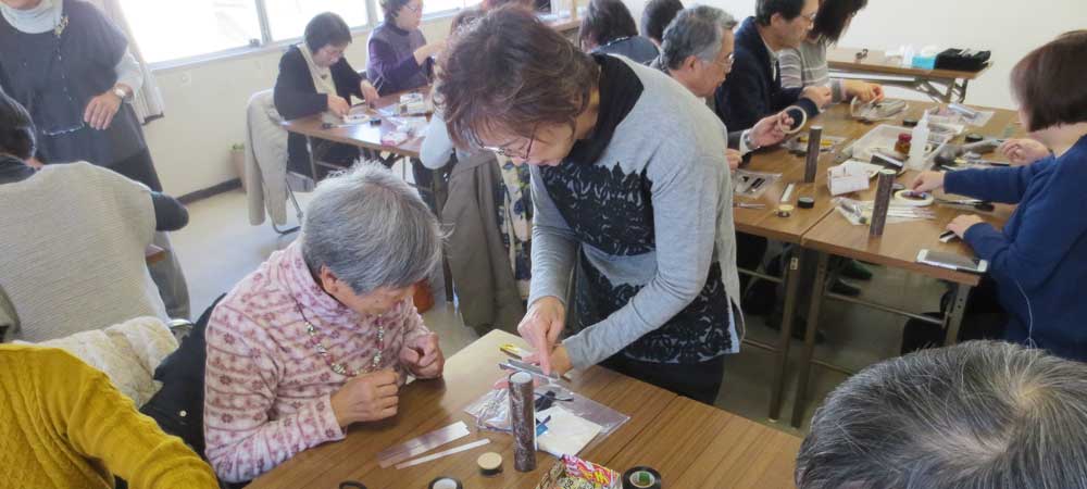 万華鏡作家 中里保子の千葉県流山市の流山万華鏡ギャラリー&ミュージアムワークショップ風景